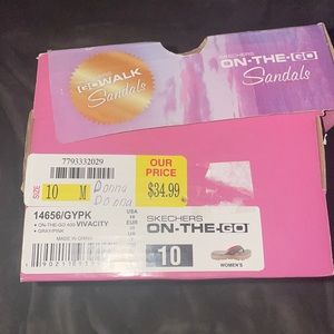 Brand new sketchers sandals, perfect for summer!